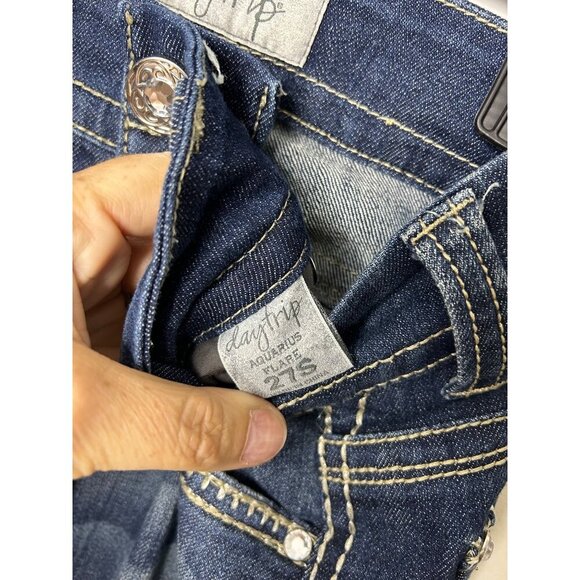 Day trip Aquarius Flare jeans Sz 27S Dark wash faded thighs, detailed pockets - Picture 6 of 11